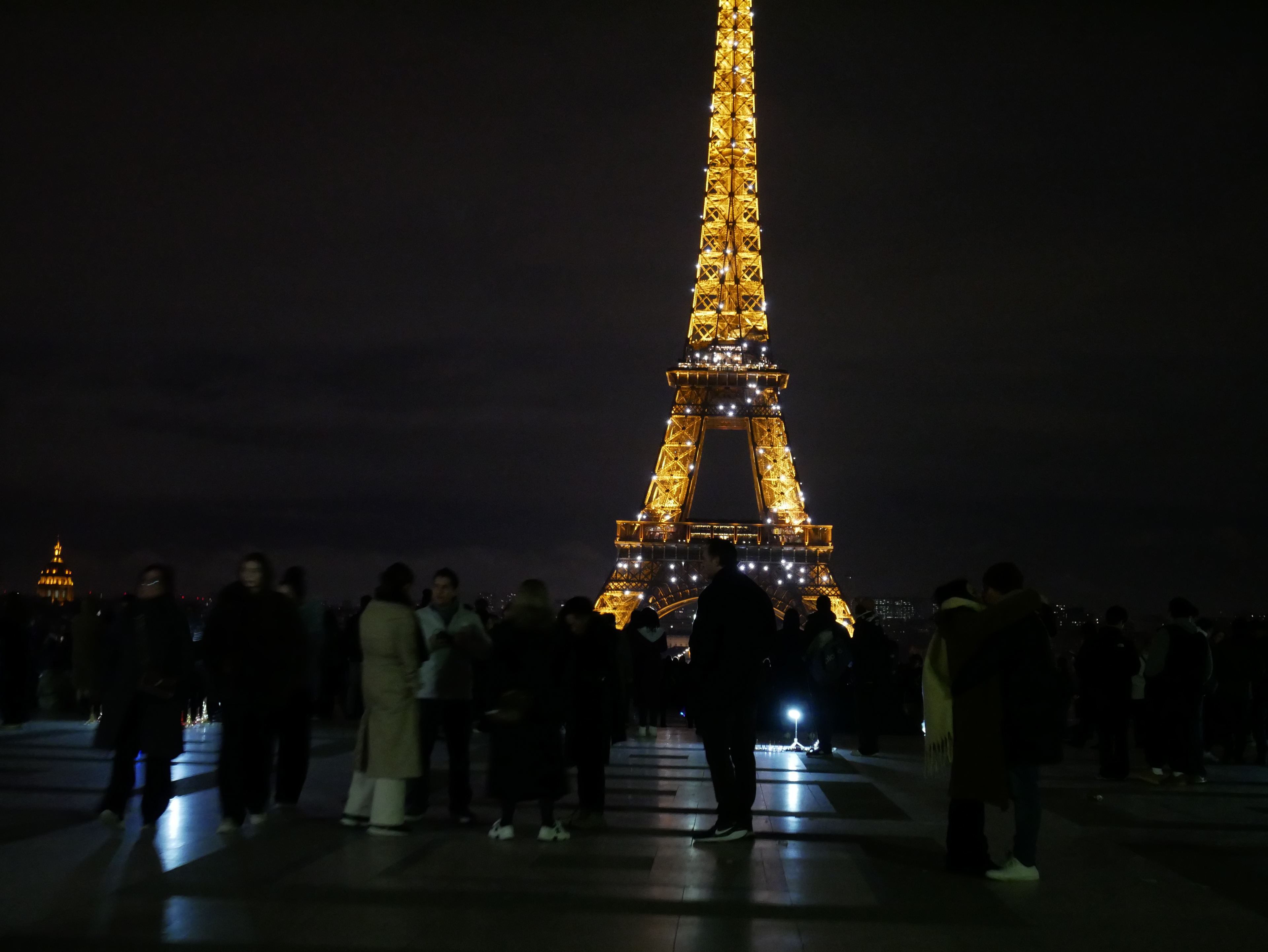 I can see the Eiffel.