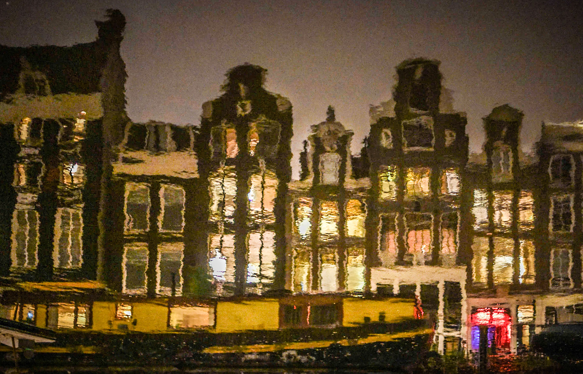 Reflection on the Singel canal