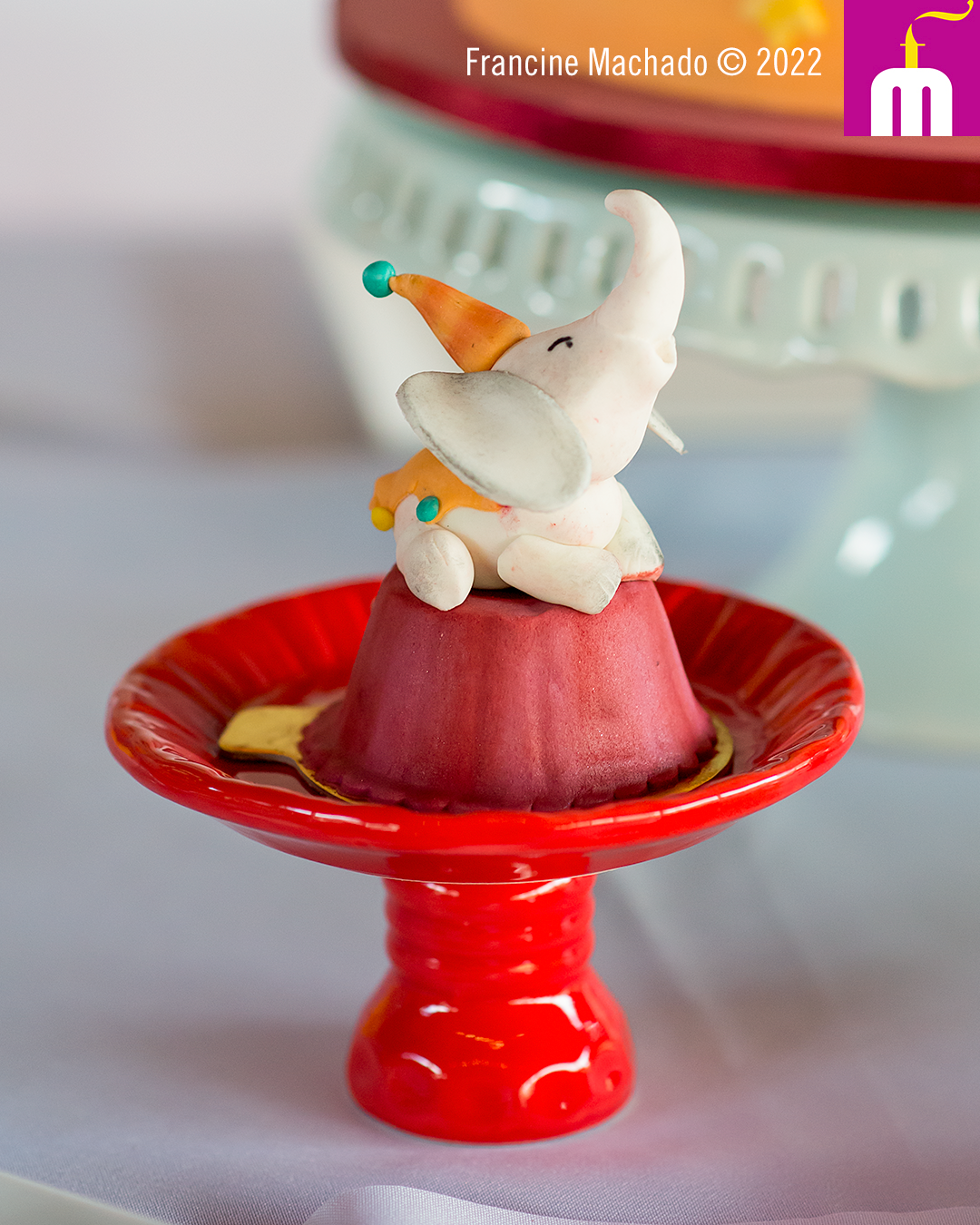 Francine Machado – Cake & Design – Bolos e Doces – Mesa completa com bolo e cupcakes no tema Circo