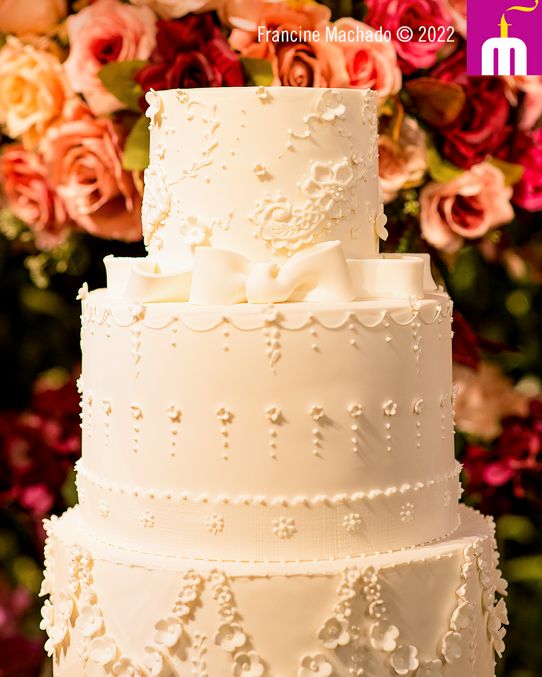 Francine Machado – Cake & Design – Bolos e Doces – Bolo de casamento com 4 andares – Amadeus Buffet – Taubaté, SP
