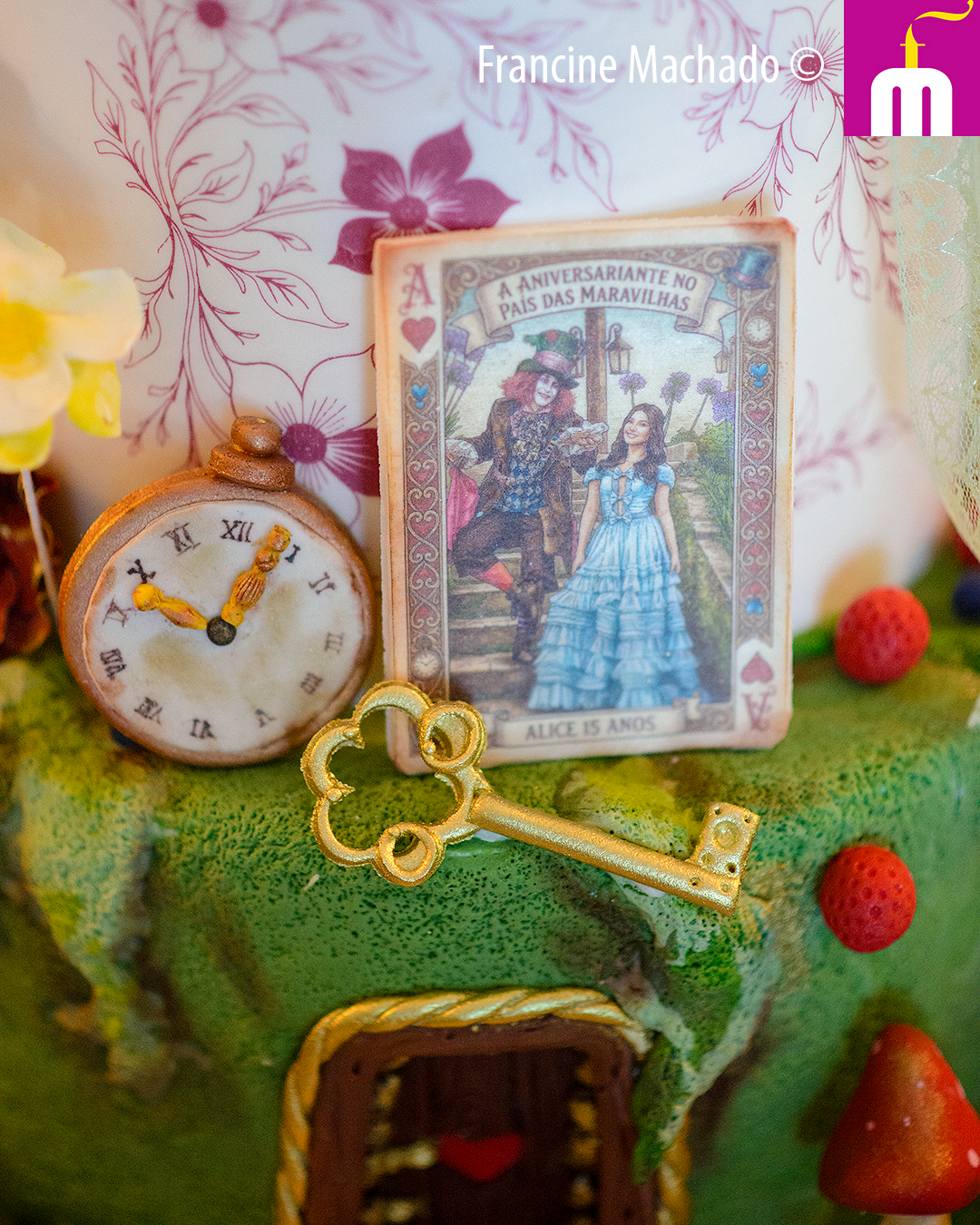 Francine Machado – Cake & Design – Bolos e Doces - Bolo para Festa de 15 anos – Alice no País das Maravilhas