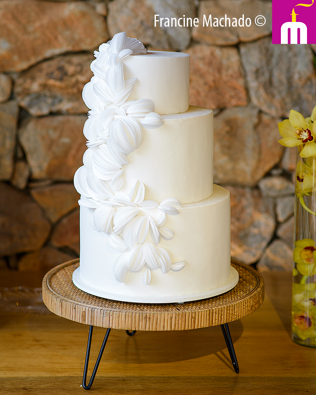 Francine Machado – Cake & Design – Bolos e Doces – Bolo de casamento de 3 andares - Pousada do Quilombo – São Bento do Sapucaí, MG