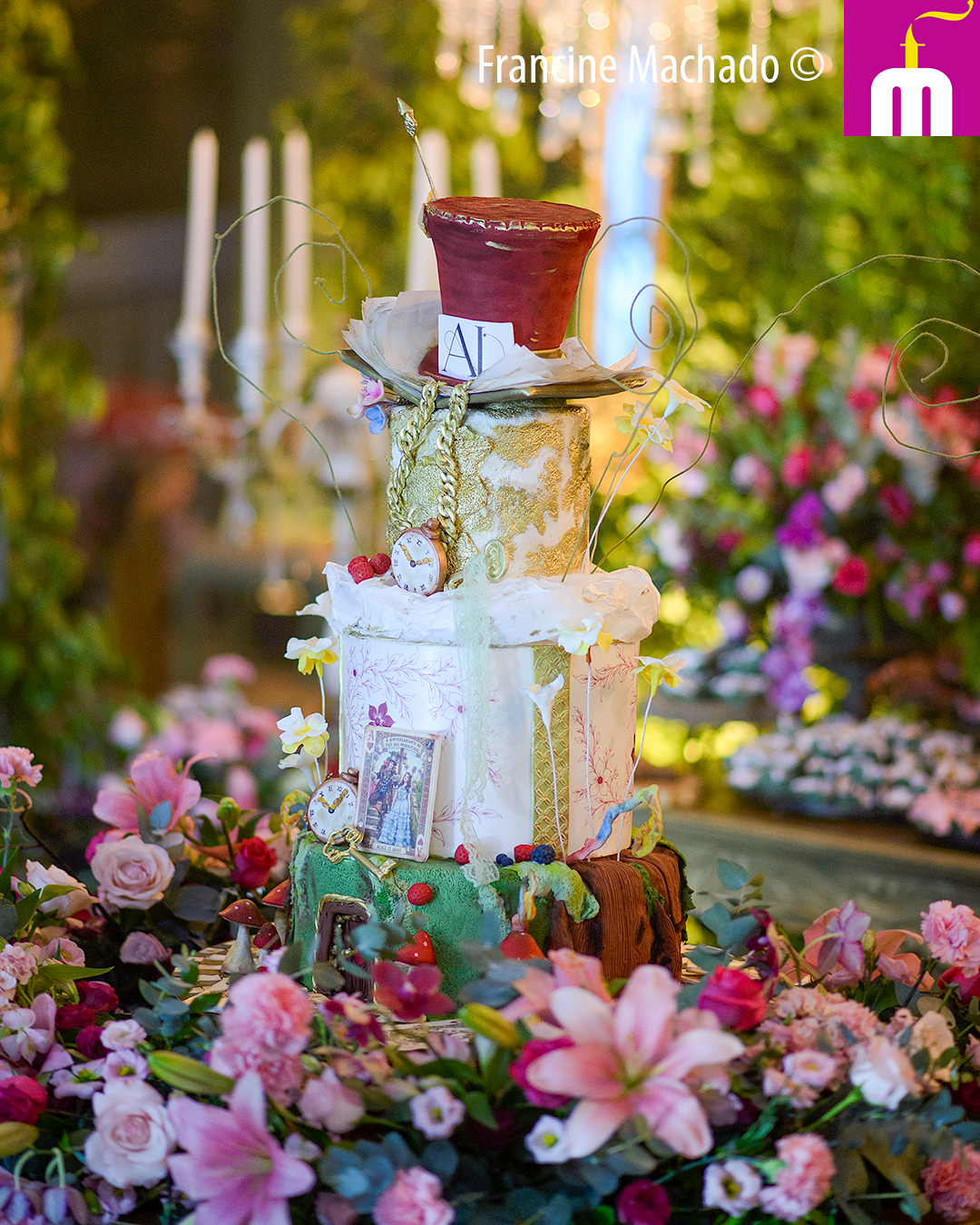 Francine Machado – Cake & Design – Bolos e Doces - Bolo para Festa de 15 anos – Alice no País das Maravilhas