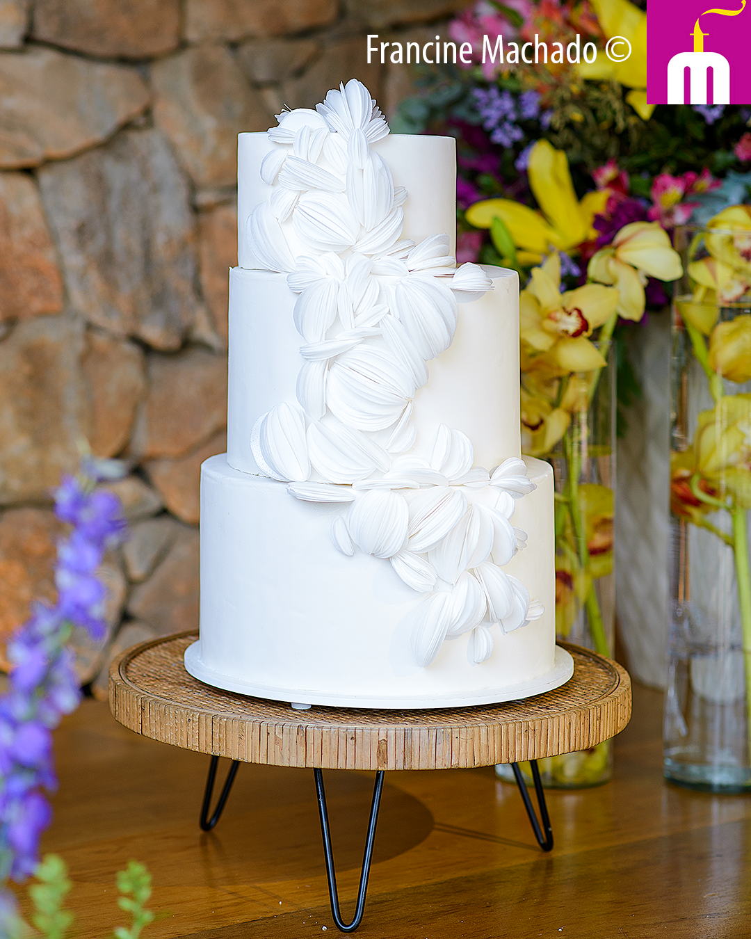 Francine Machado – Cake & Design – Bolos e Doces – Bolo de casamento de 3 andares - Pousada do Quilombo – São Bento do Sapucaí, MG