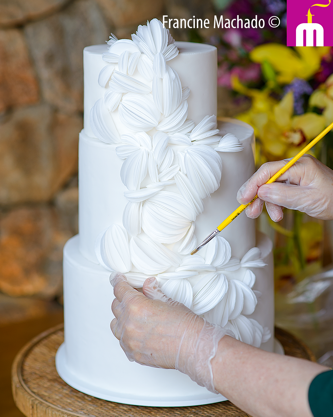 Francine Machado – Cake & Design – Bolos e Doces – Bolo de casamento de 3 andares - Pousada do Quilombo – São Bento do Sapucaí, MG