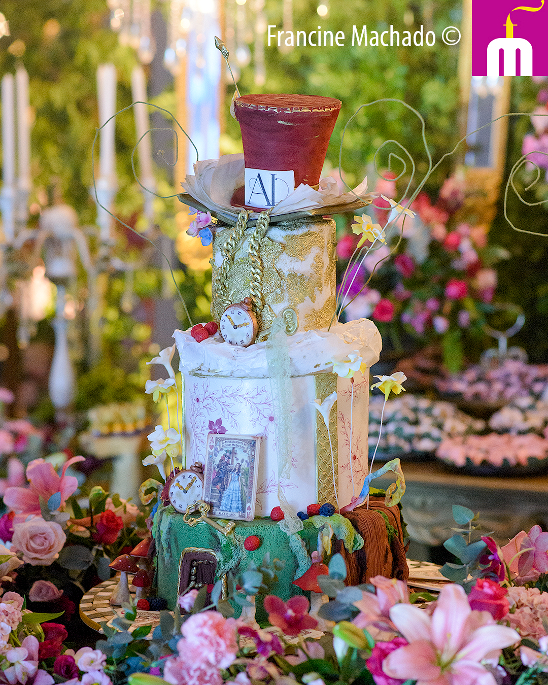 Francine Machado – Cake & Design – Bolos e Doces - Bolo para Festa de 15 anos – Alice no País das Maravilhas