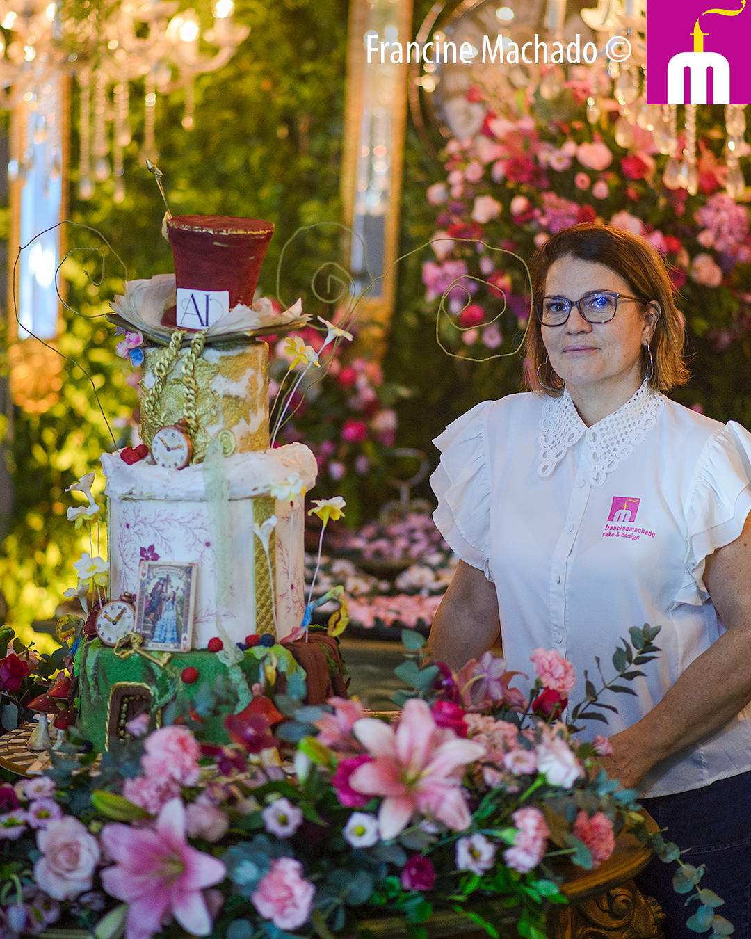 Francine Machado – Cake & Design – Bolos e Doces - Bolo para Festa de 15 anos – Alice no País das Maravilhas