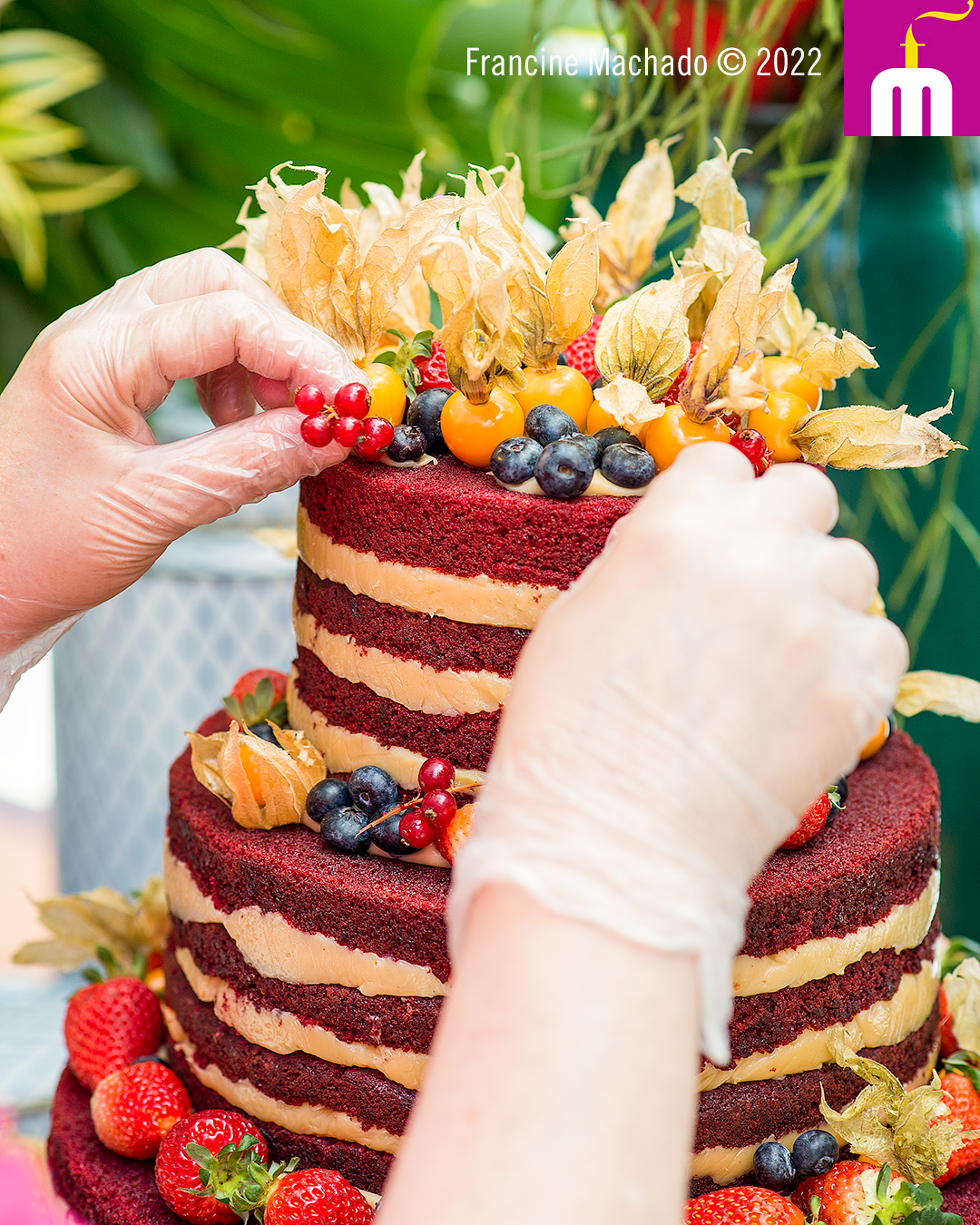 Francine Machado – Cake & Design – Bolos e Doces – Naked Cake de 4 andares – Casamento na Praia – Ilha Bela, SP