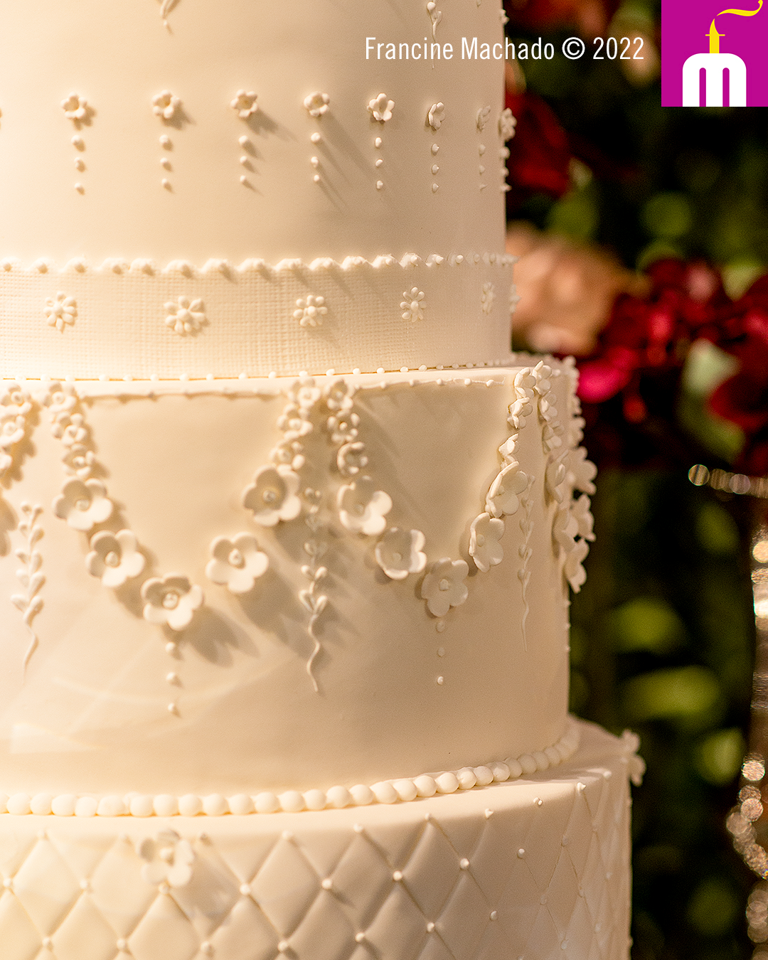 Francine Machado – Cake & Design – Bolos e Doces – Bolo de casamento com 4 andares – Amadeus Buffet – Taubaté, SP