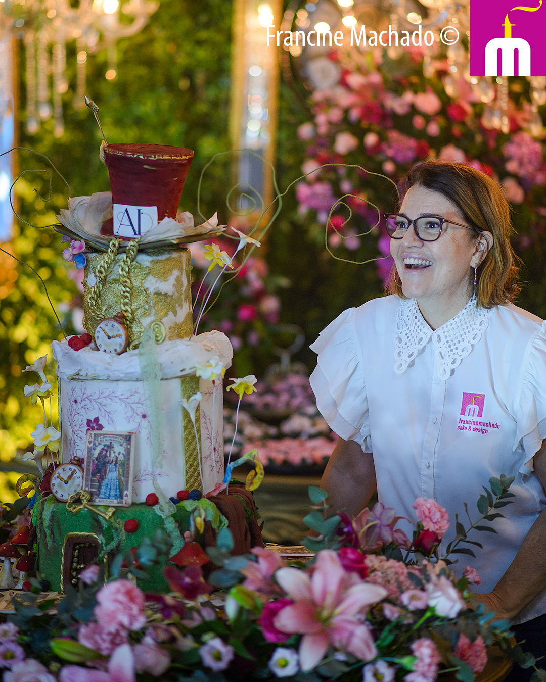 Francine Machado – Cake & Design – Bolos e Doces - Bolo para Festa de 15 anos – Alice no País das Maravilhas