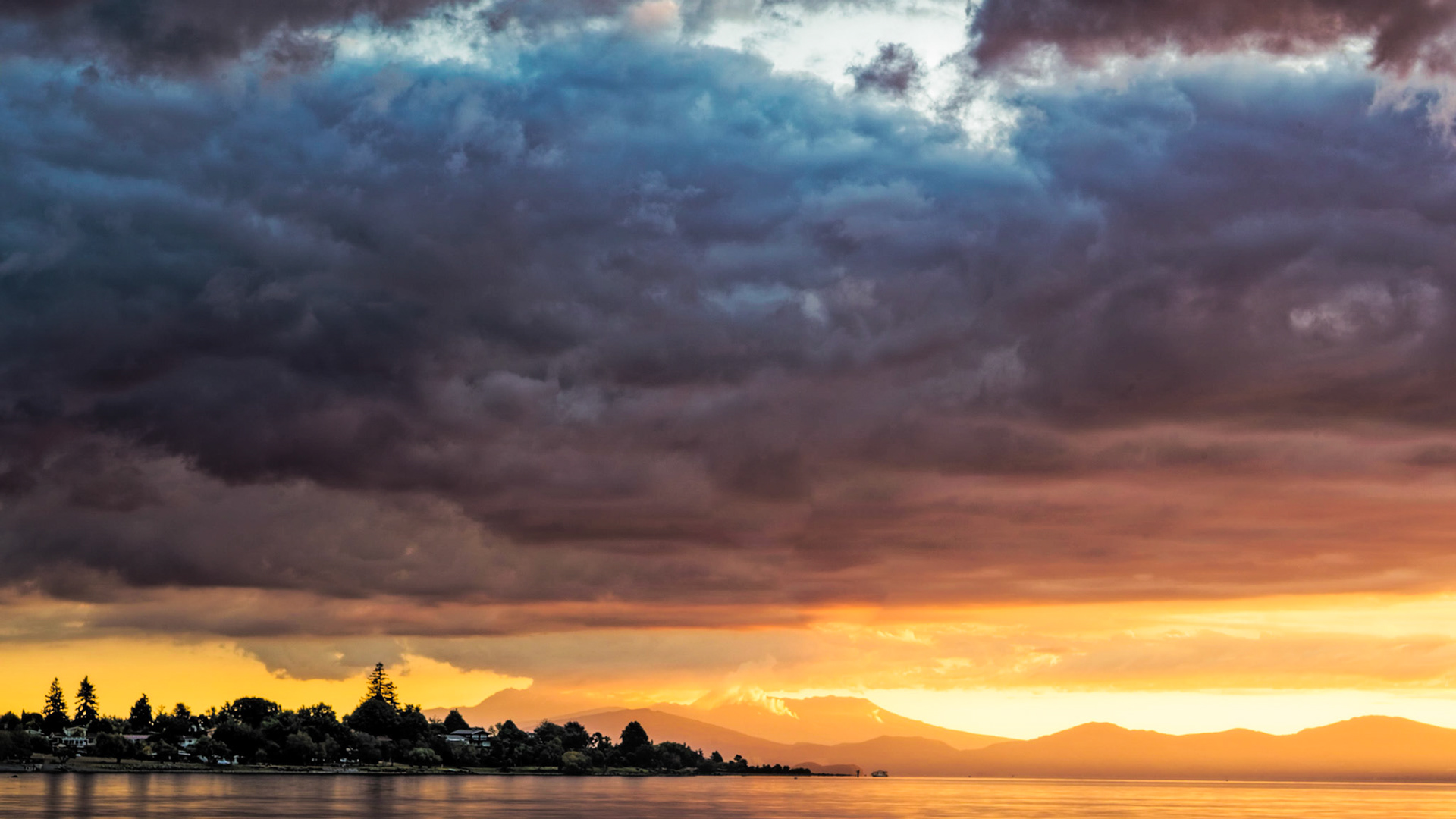 Taupo turns on some spectecular sunsets