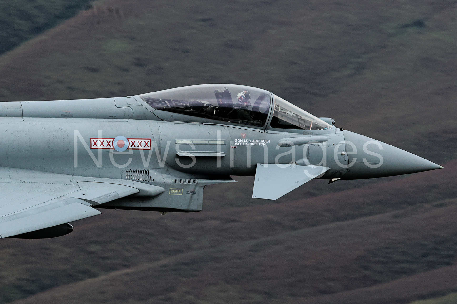 RH01 Eurofighter Typhoon flies low level through Mach Loop