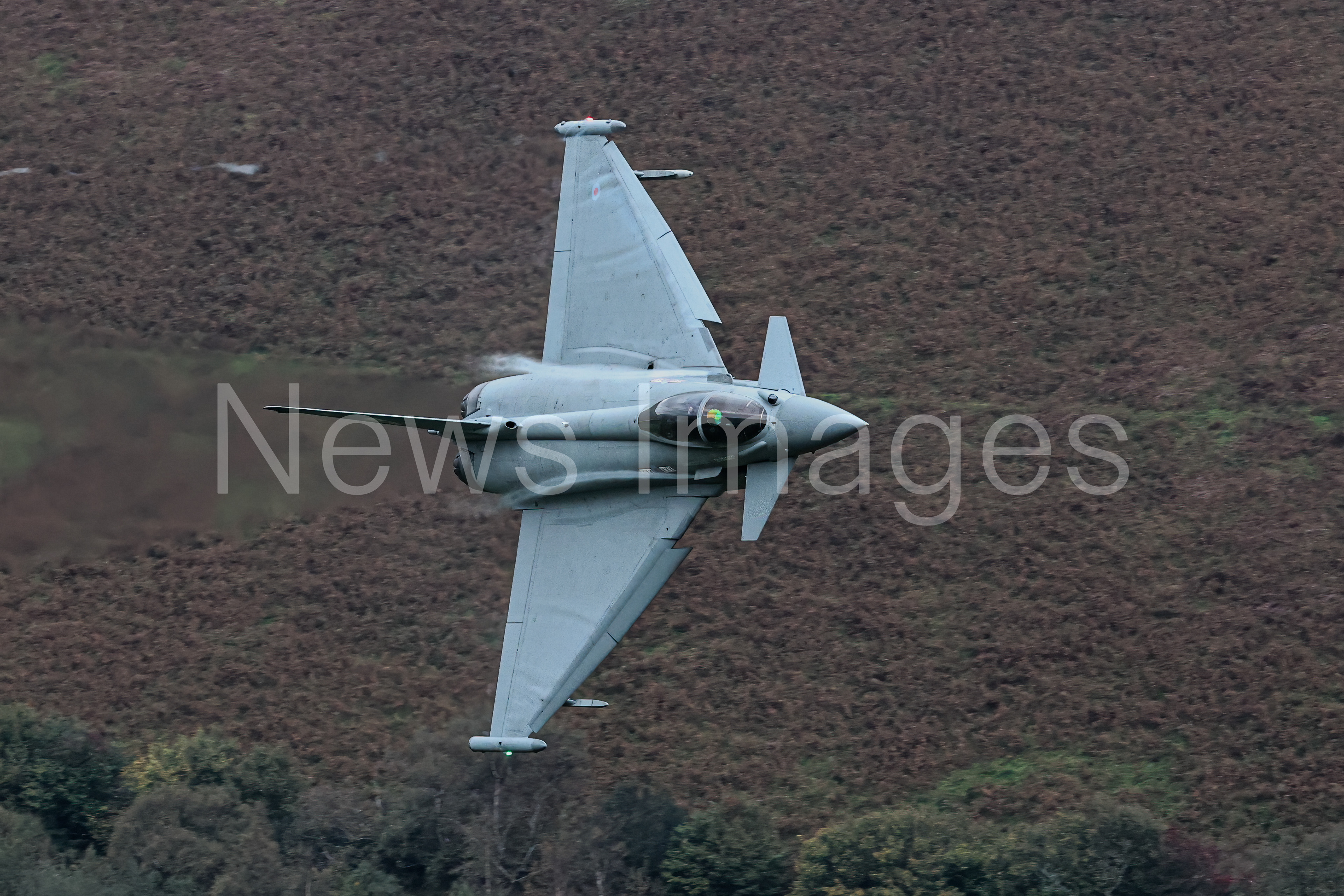 RH01 Eurofighter Typhoon flies low level through Mach Loop