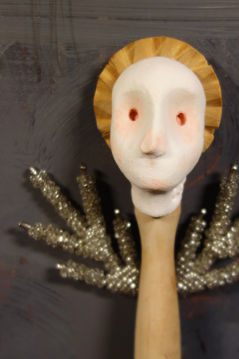 Mixed media; keramikk, baketrinse i tre