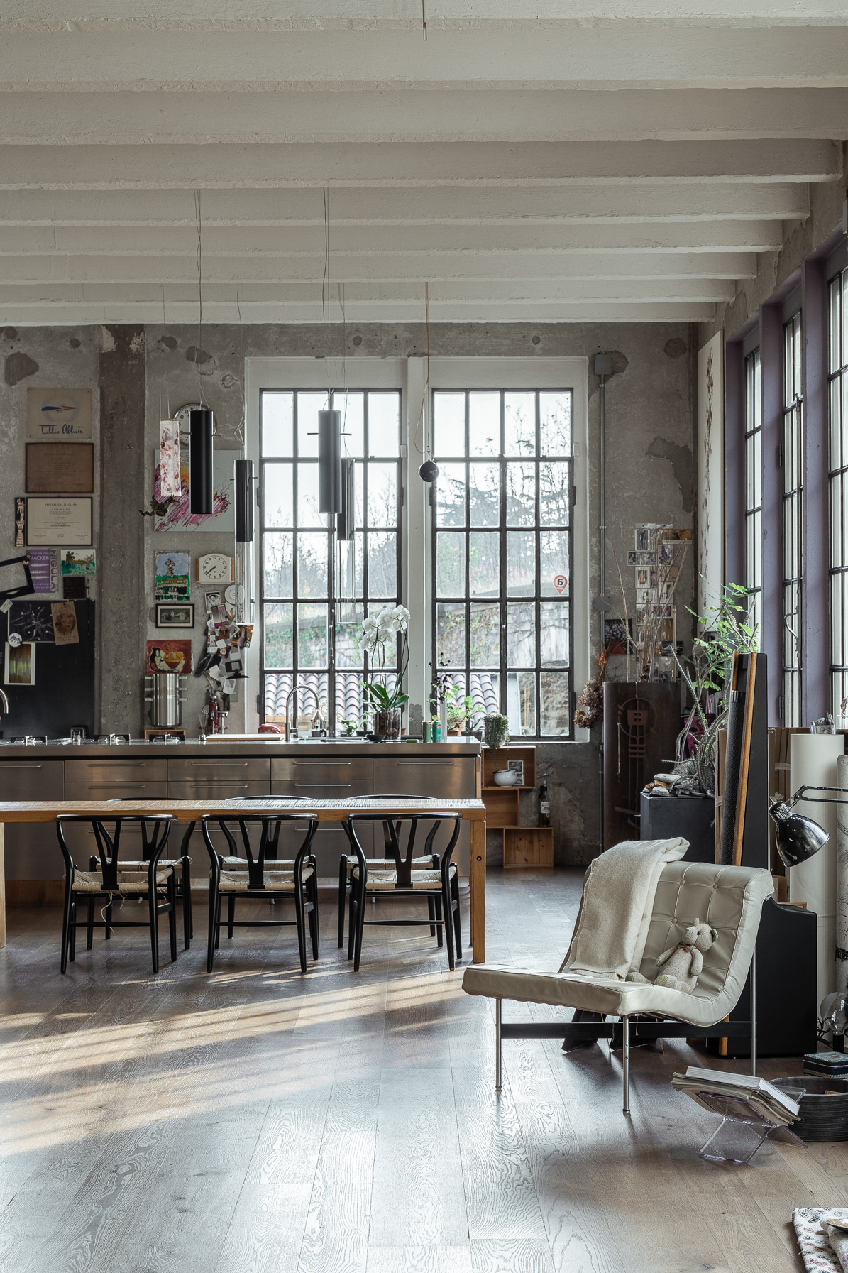 An Industrial Artist Loft in Italy With Jaw Dropping Windows - The