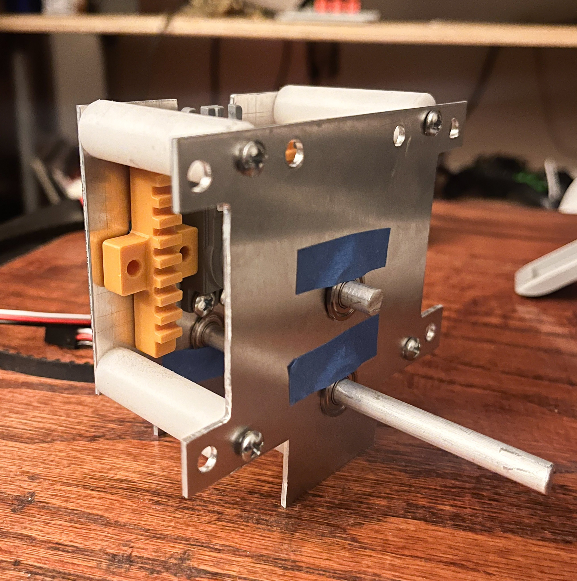 Single-motor gearbox