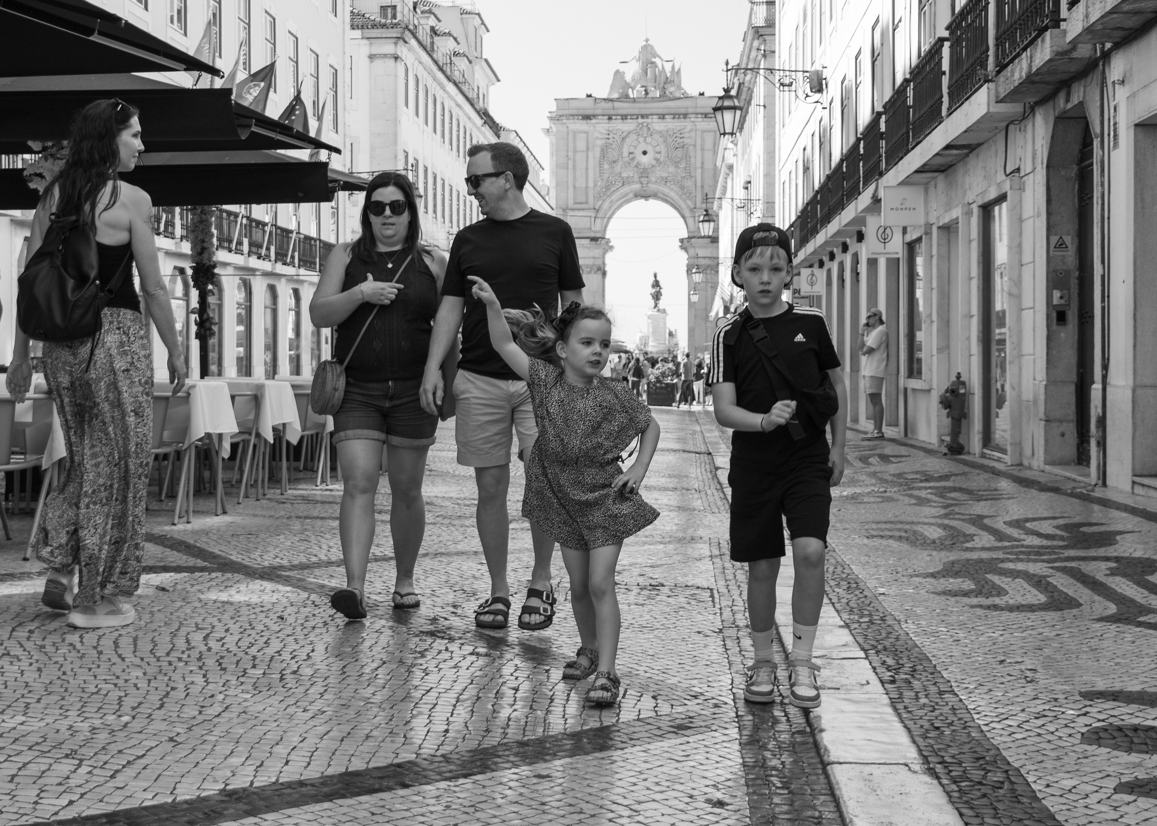 a peculiar baixa(2) - 2025
