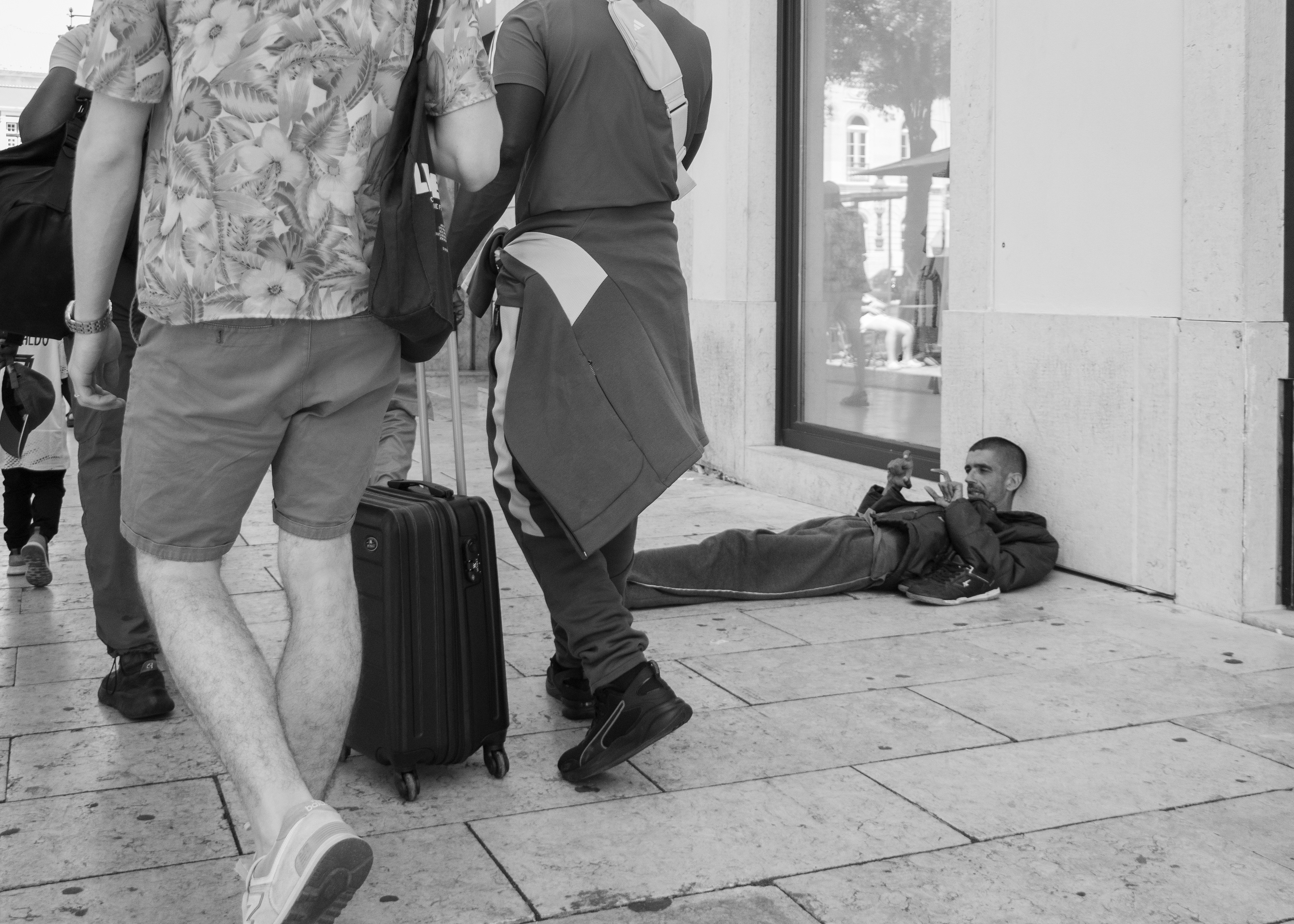a peculiar baixa(12) - 2025