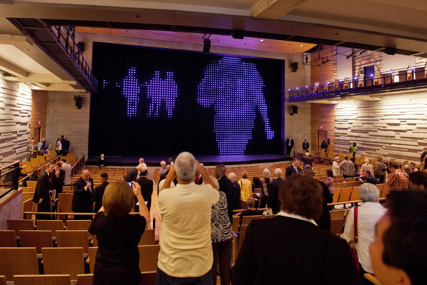 Dallas Symphony Hall Led Curtain with Rotoscoped Alpha footage