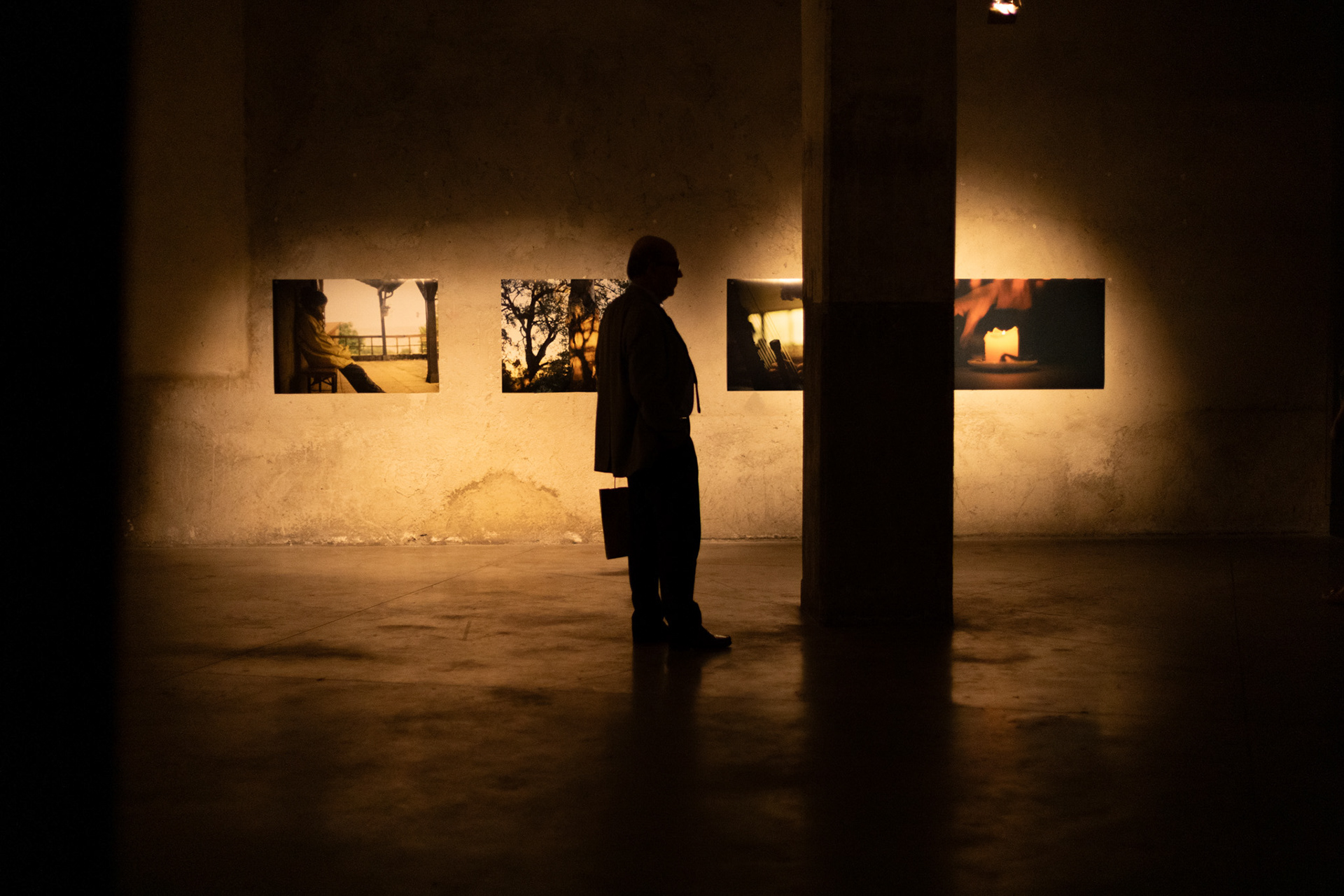 Atrás das mãos | Madalena Meneses