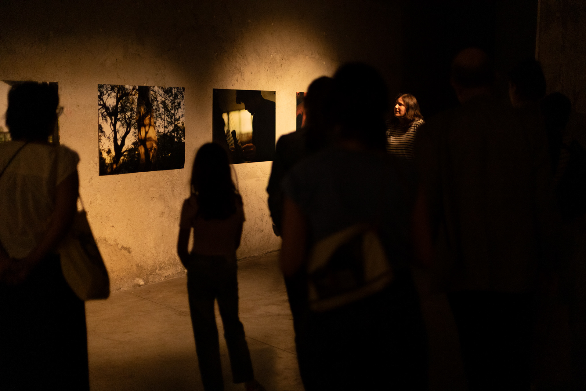 Atrás das mãos | Madalena Meneses