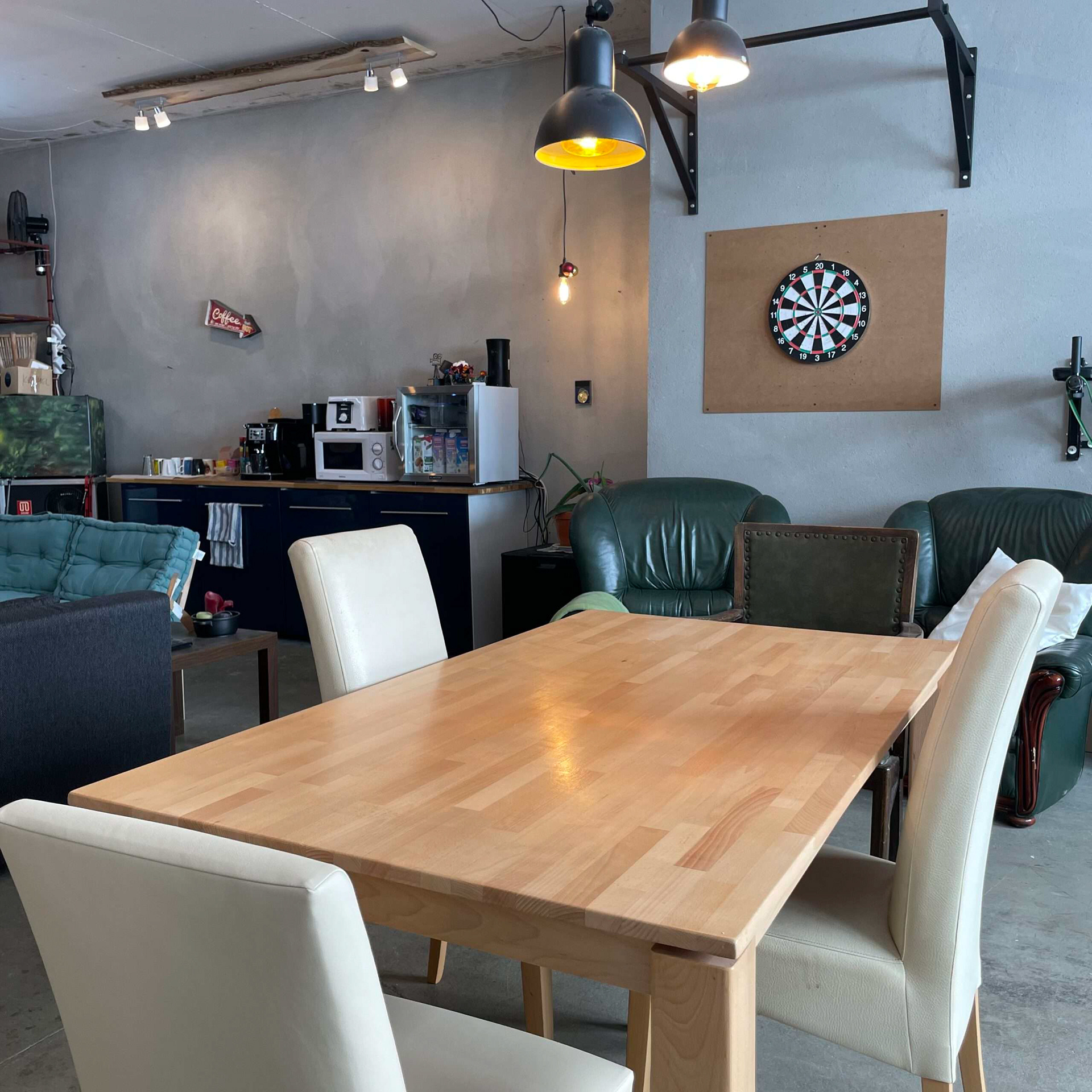 Aufenthaltsbereich und im filmofaktur Studio für Musiker und Produzenten