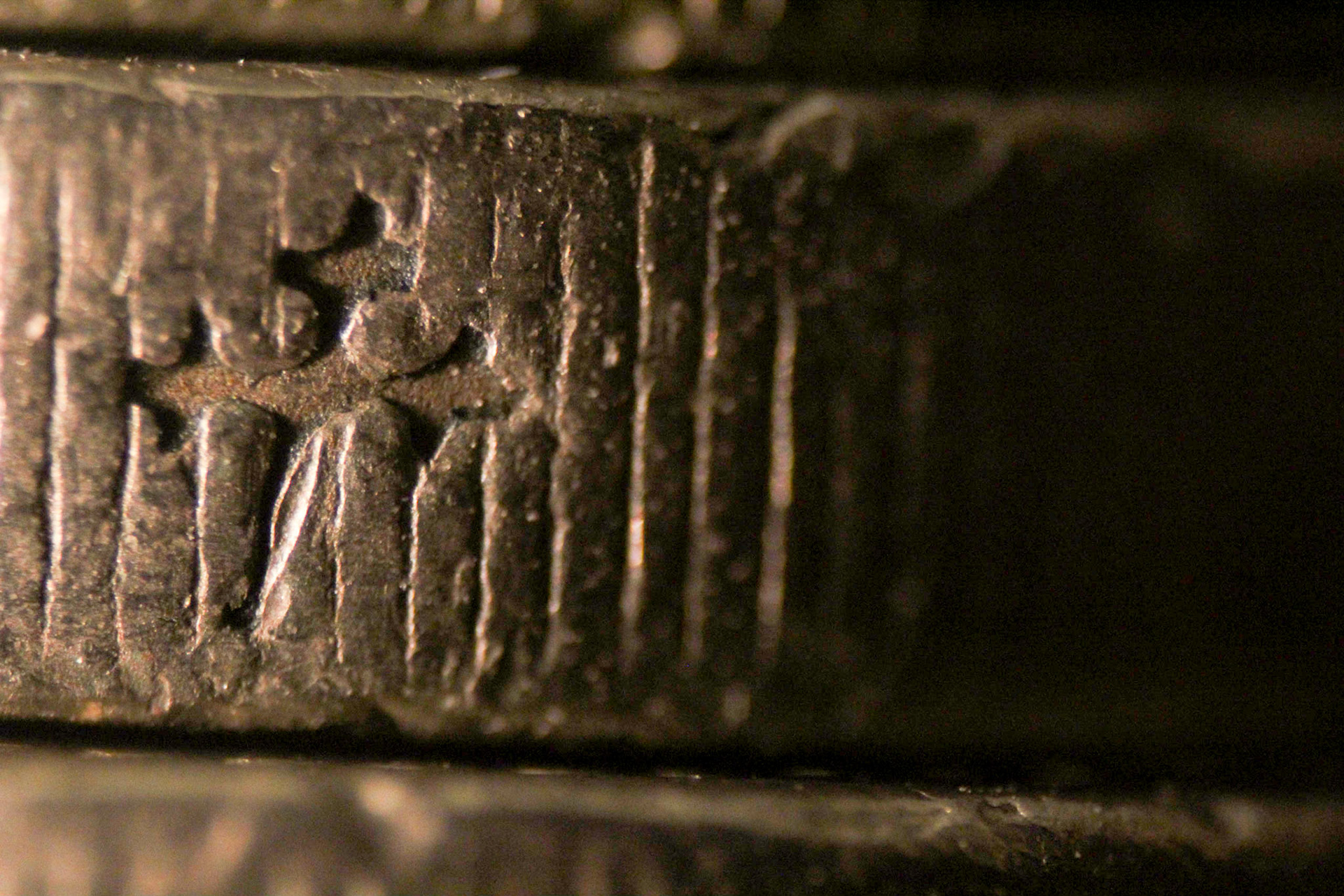 Cross on the side of 1 pound using macro photography reverse coupling Check full verison on site.