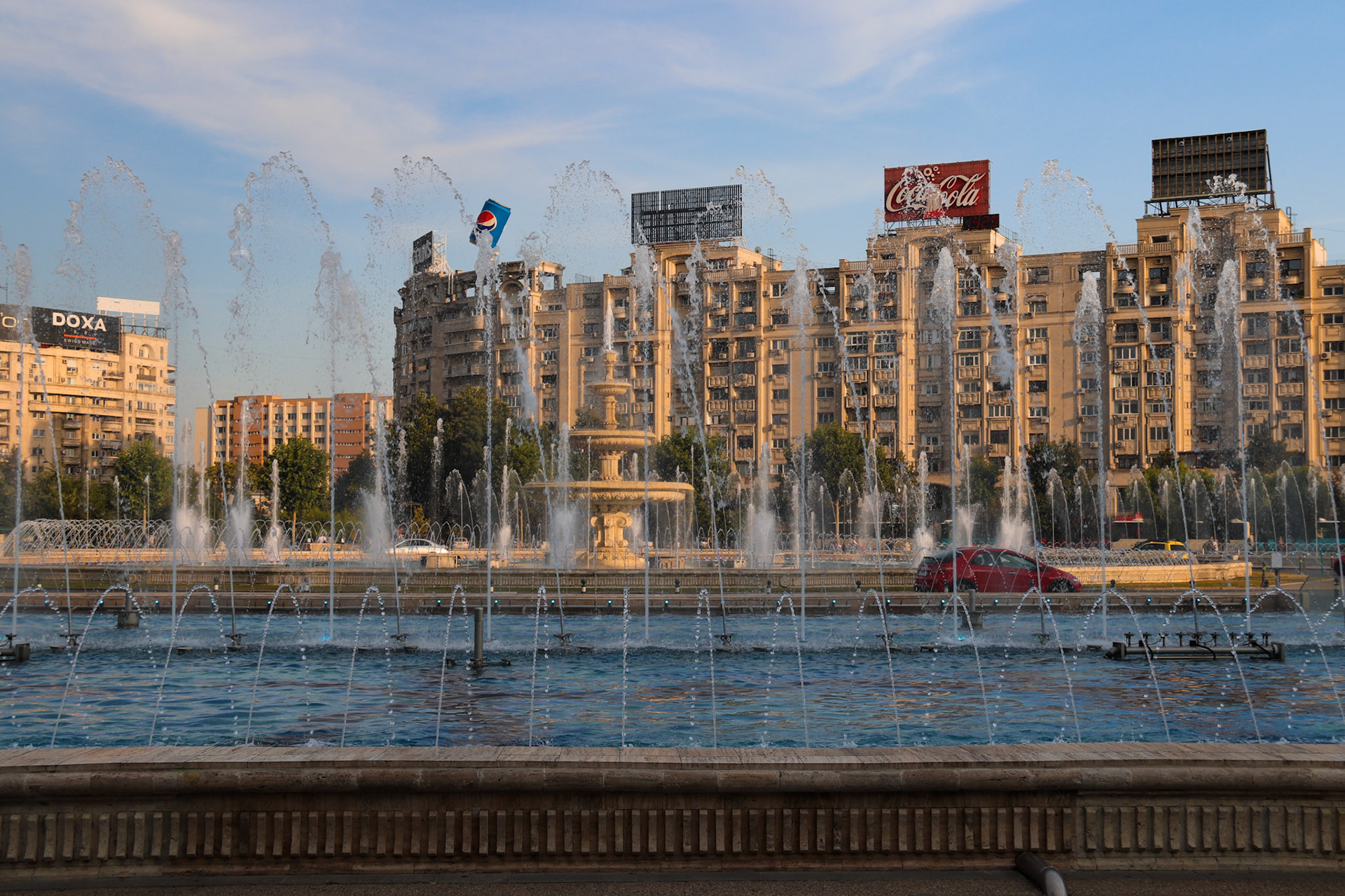 Huge roadside fountainsystem, Bucharest