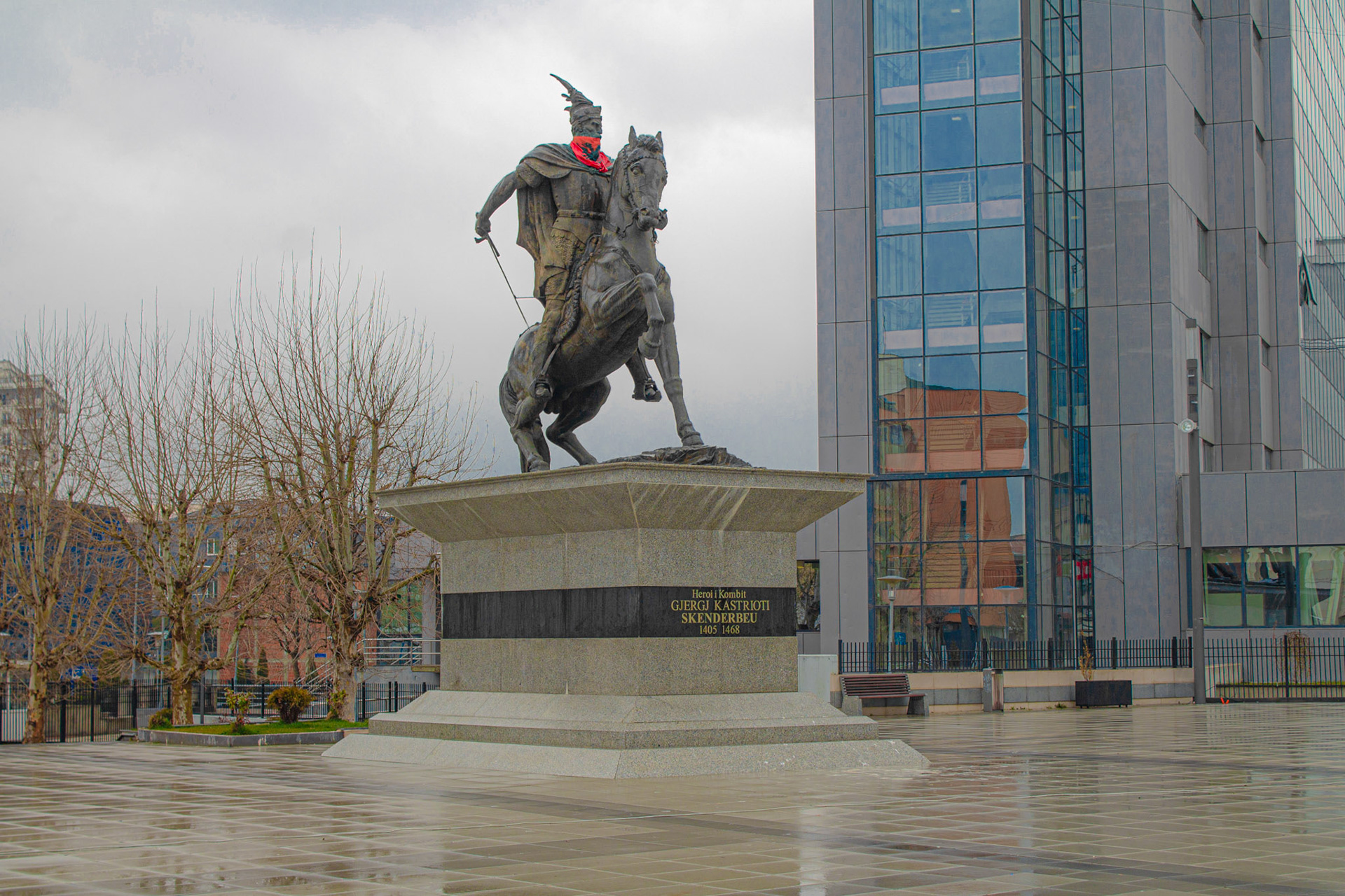Monoment of Skenderbeu, Pristina
