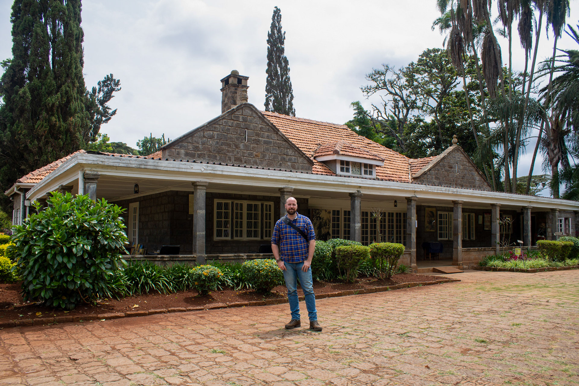 Posing outside Karen Blixens old House, Nairobi