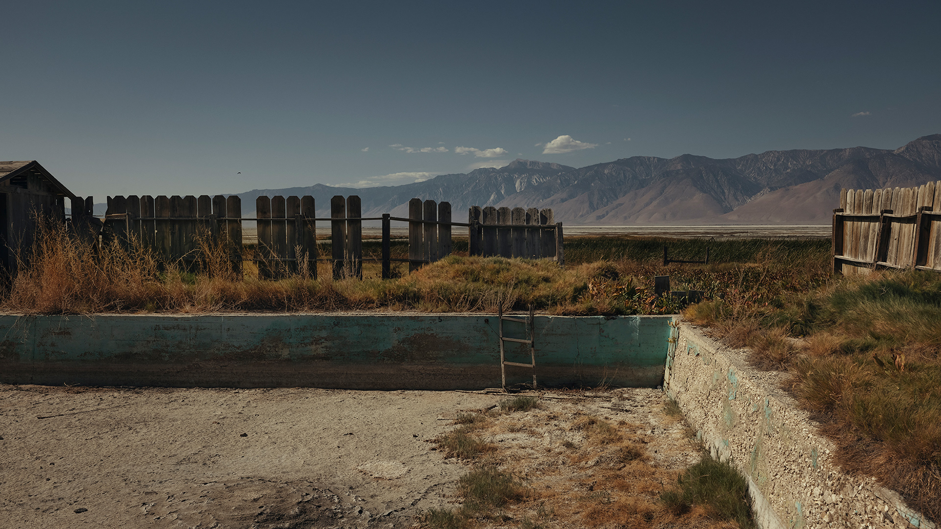 Old swimmingpool in Keeler
