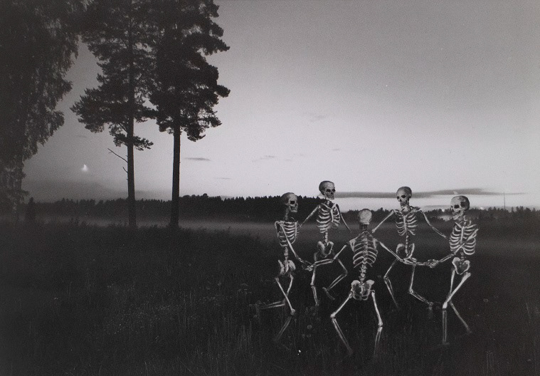 Macabre dance II, SIlver gelatin, 2021