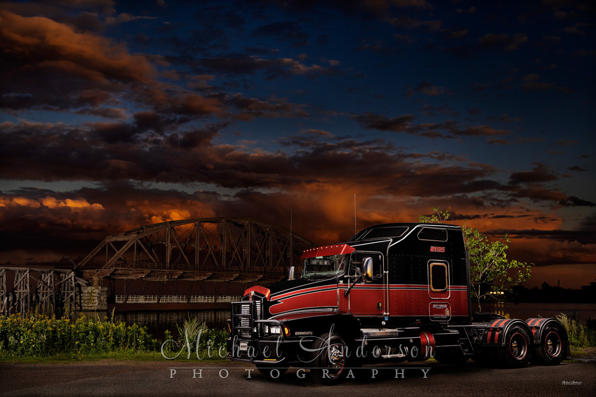 A beautiful light painted photograph of a 2007 Kenworth T600 in Duluth, MN.