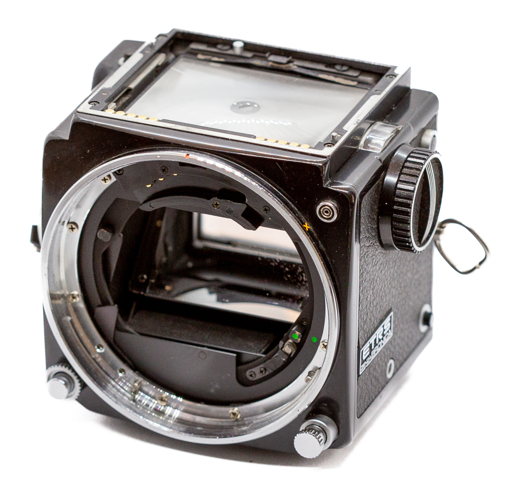 ZENZA Bronica ETRS. Korpus. Widoczna matówka i montowanie obiektywu - © 2025 Tomasz Ryś