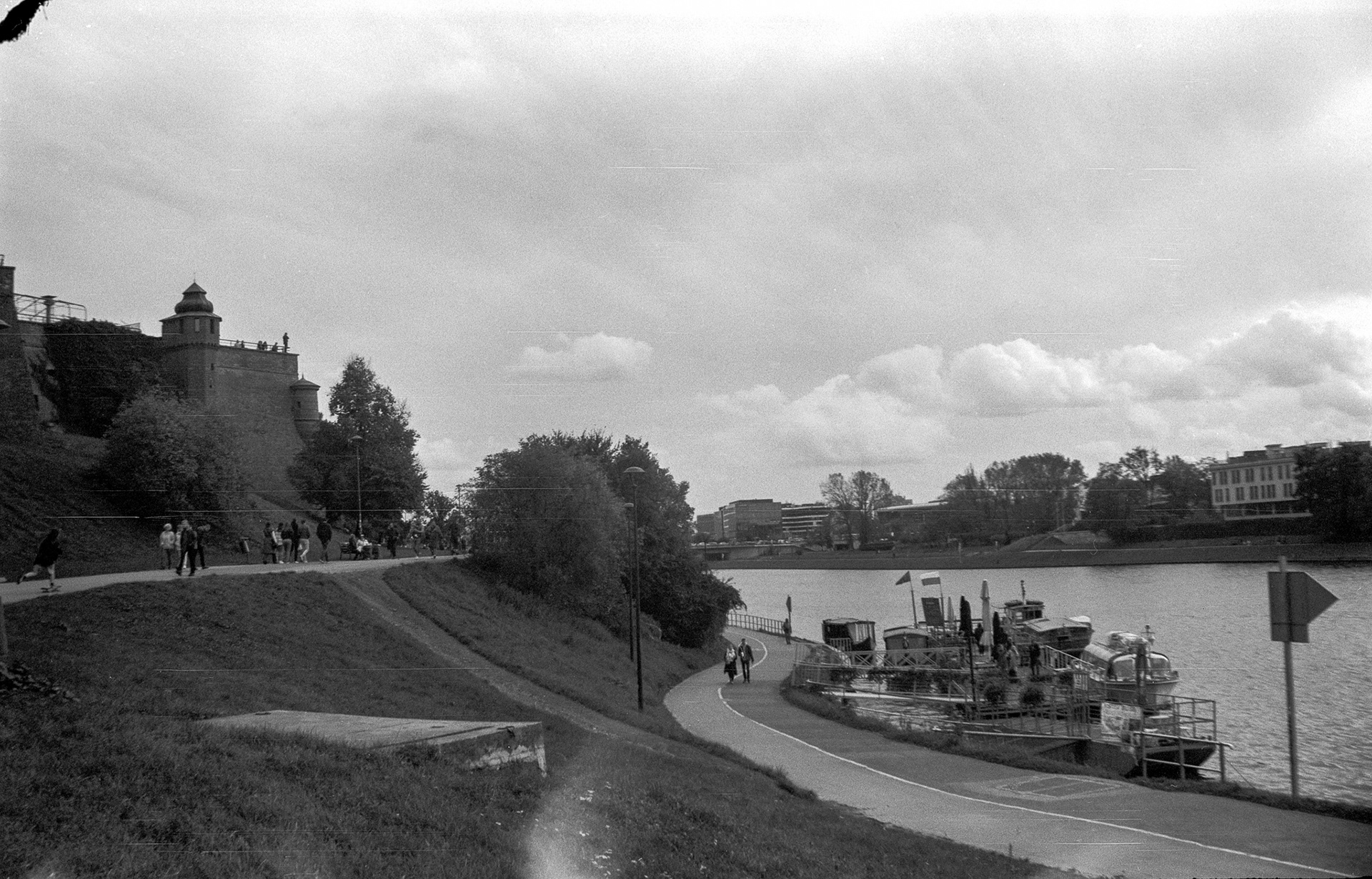 Bulwar wiślany. Kodak Vest Pocket - © 2023 Tomasz Ryś