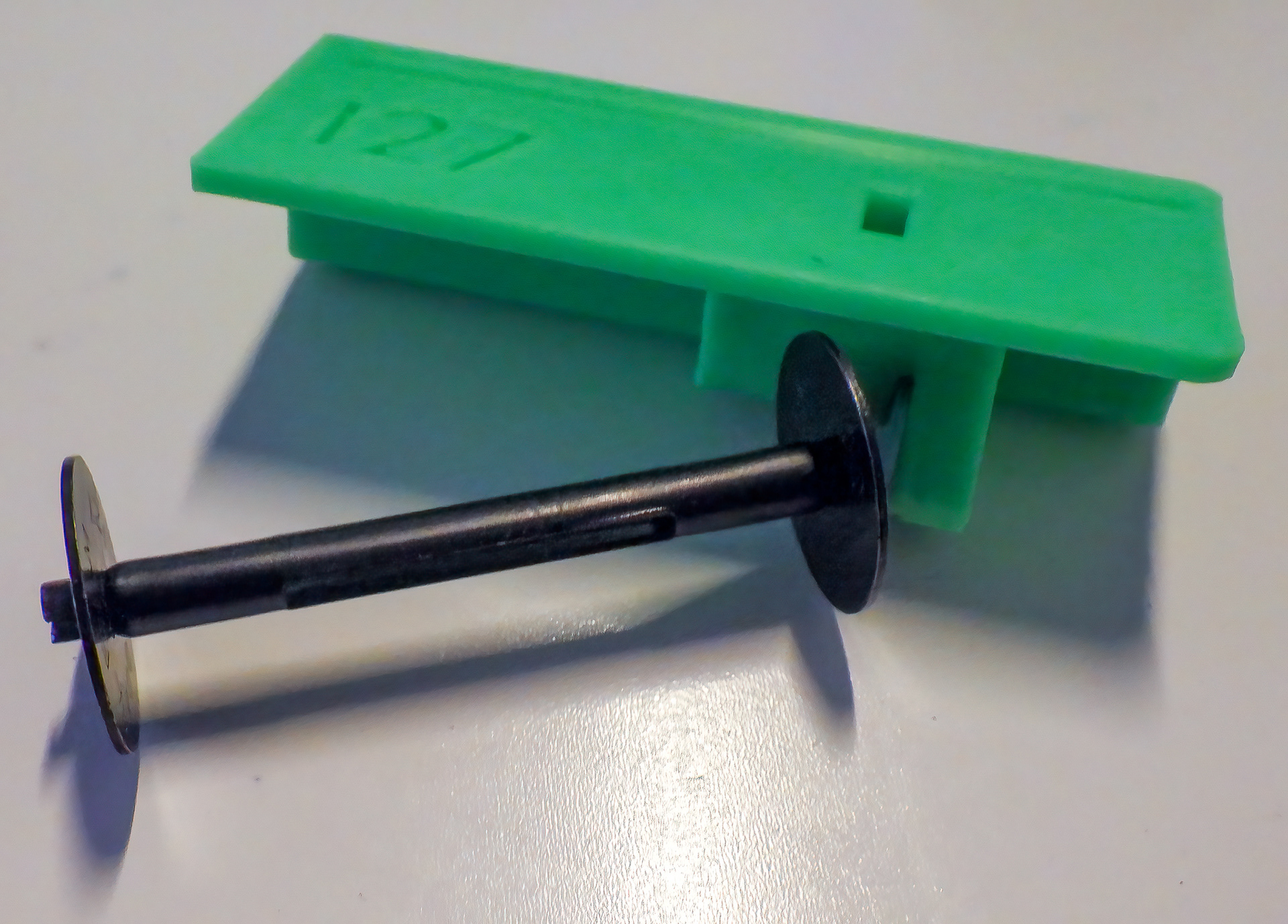 Szpula 127  z elementem tnącym