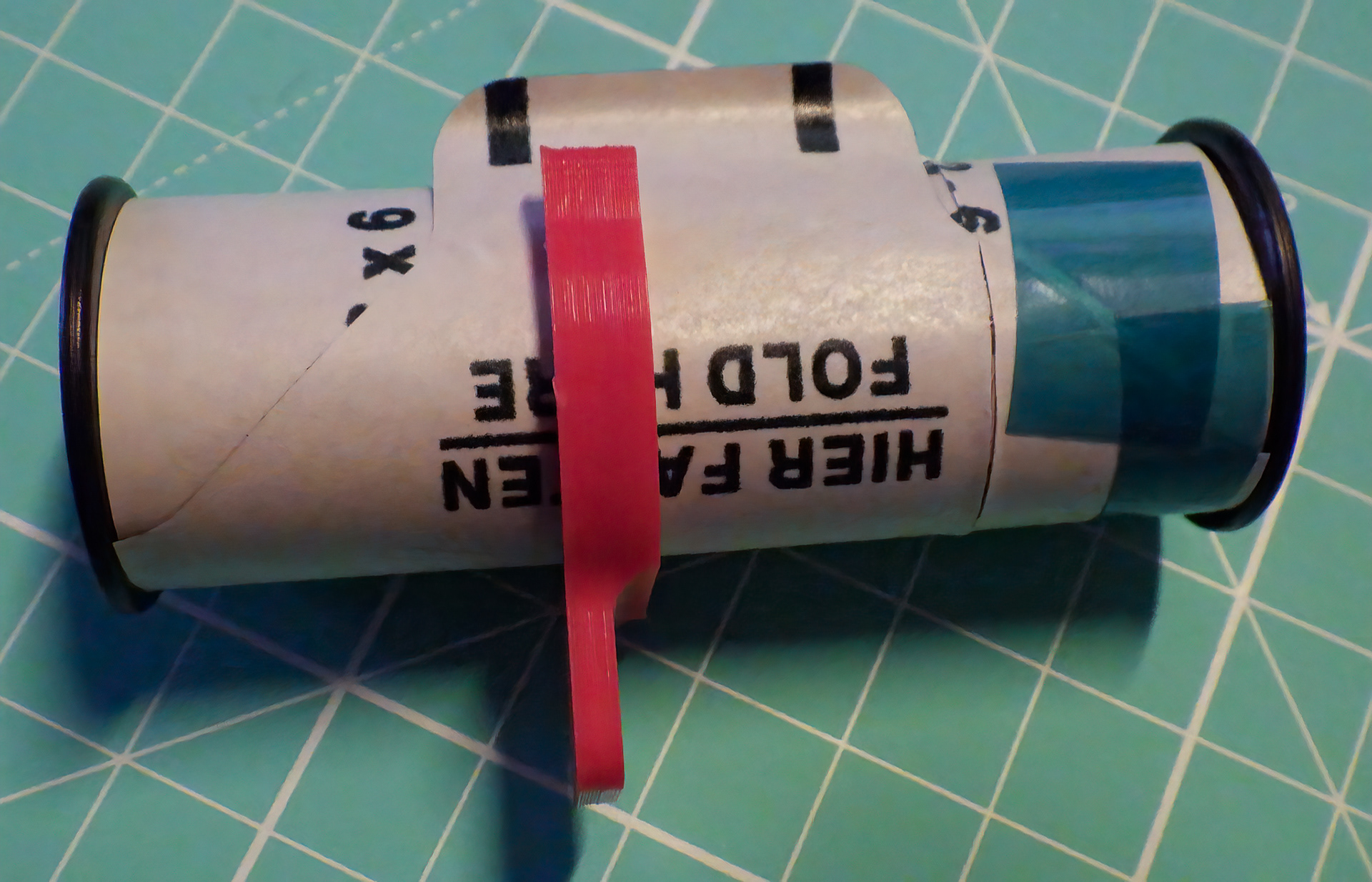 Część 16mm zaklejamy mocno taśmą.