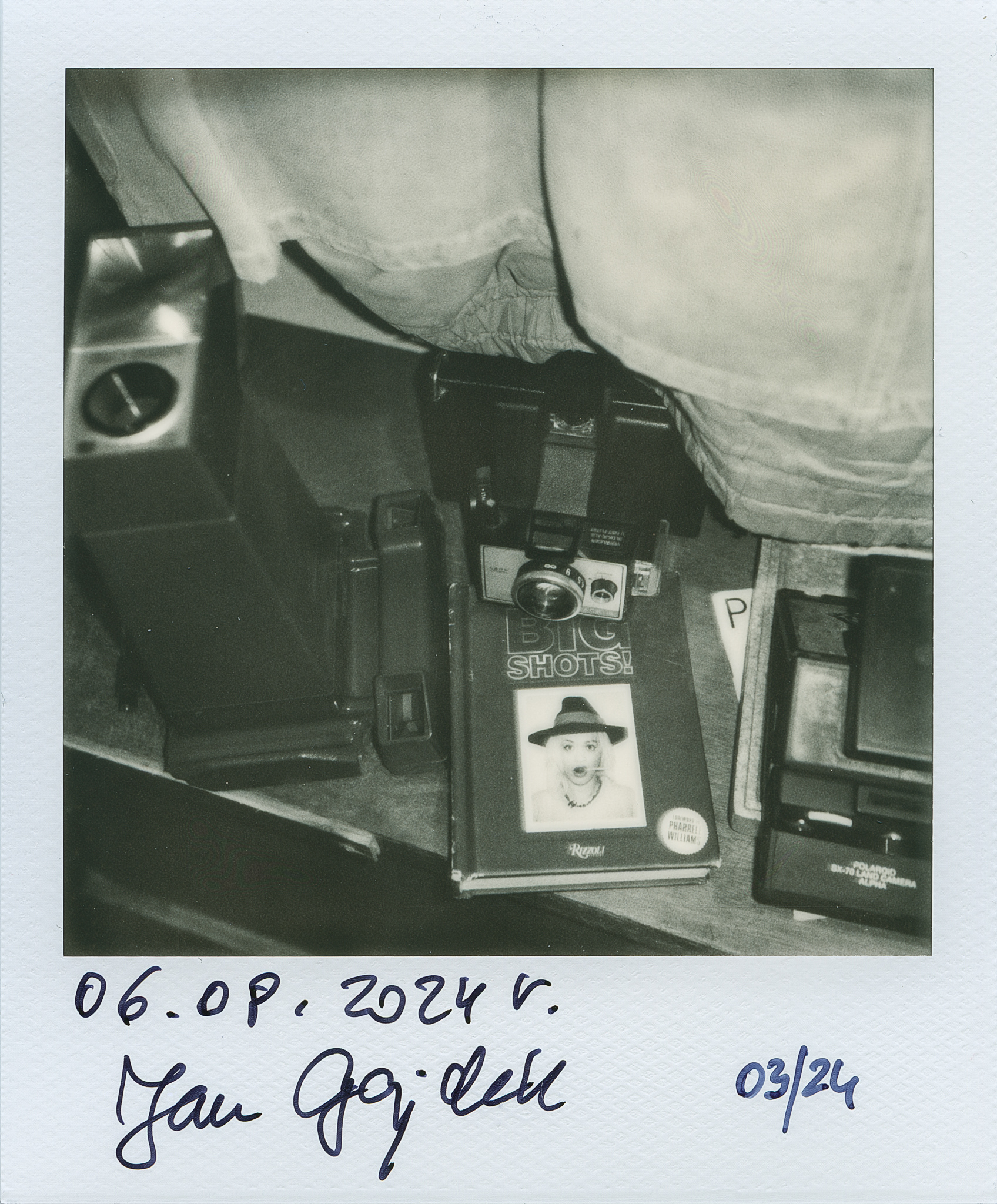Kroki milowe produkcji aparatów Polaroid - © 2024 Tomasz Ryś