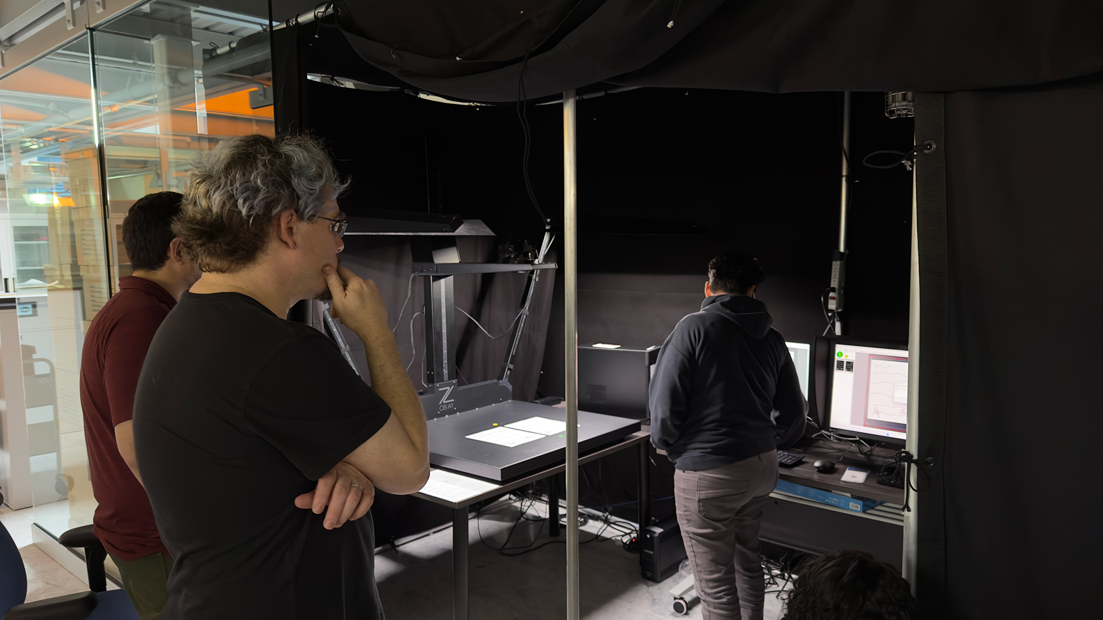Instalación y entrenamiento de Corin Van Reik (Crowley) de la Zeutschel OSA1, Carpa #1 del Laboratorio de Digitalización de ARPA 92.