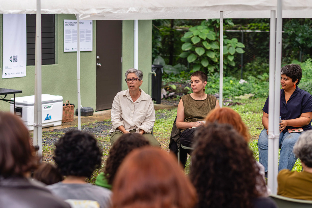 Conversatorio de artistas con el público.