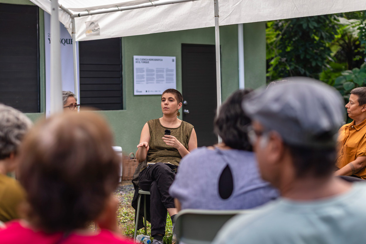 Conversatorio de artistas con el público.