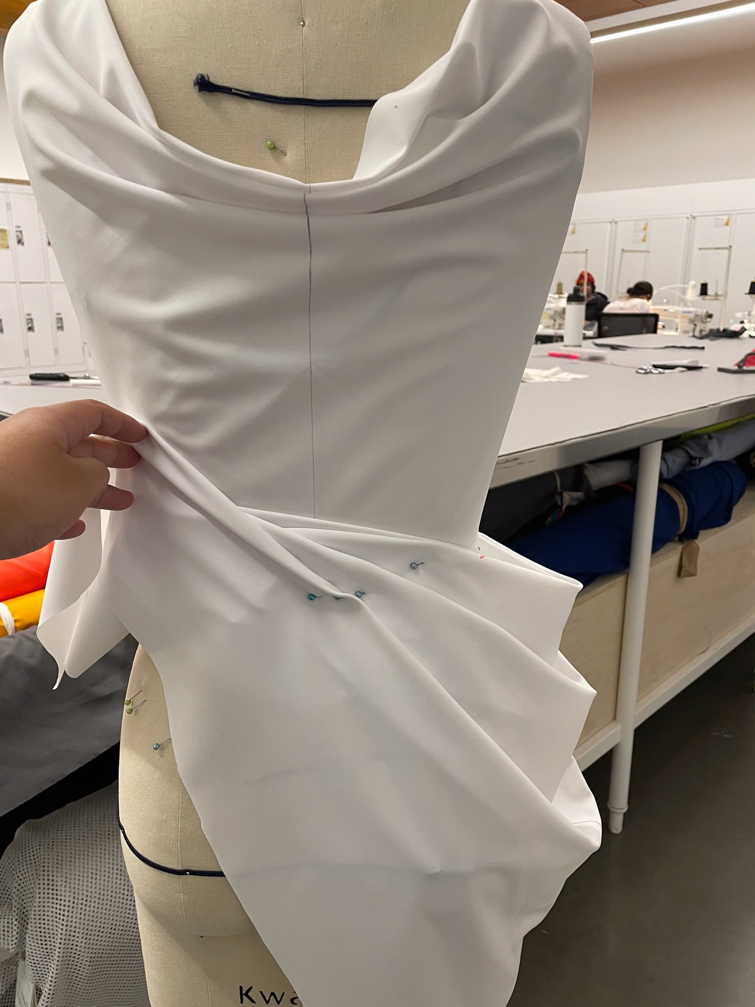 Marking waist seam on the back skirt