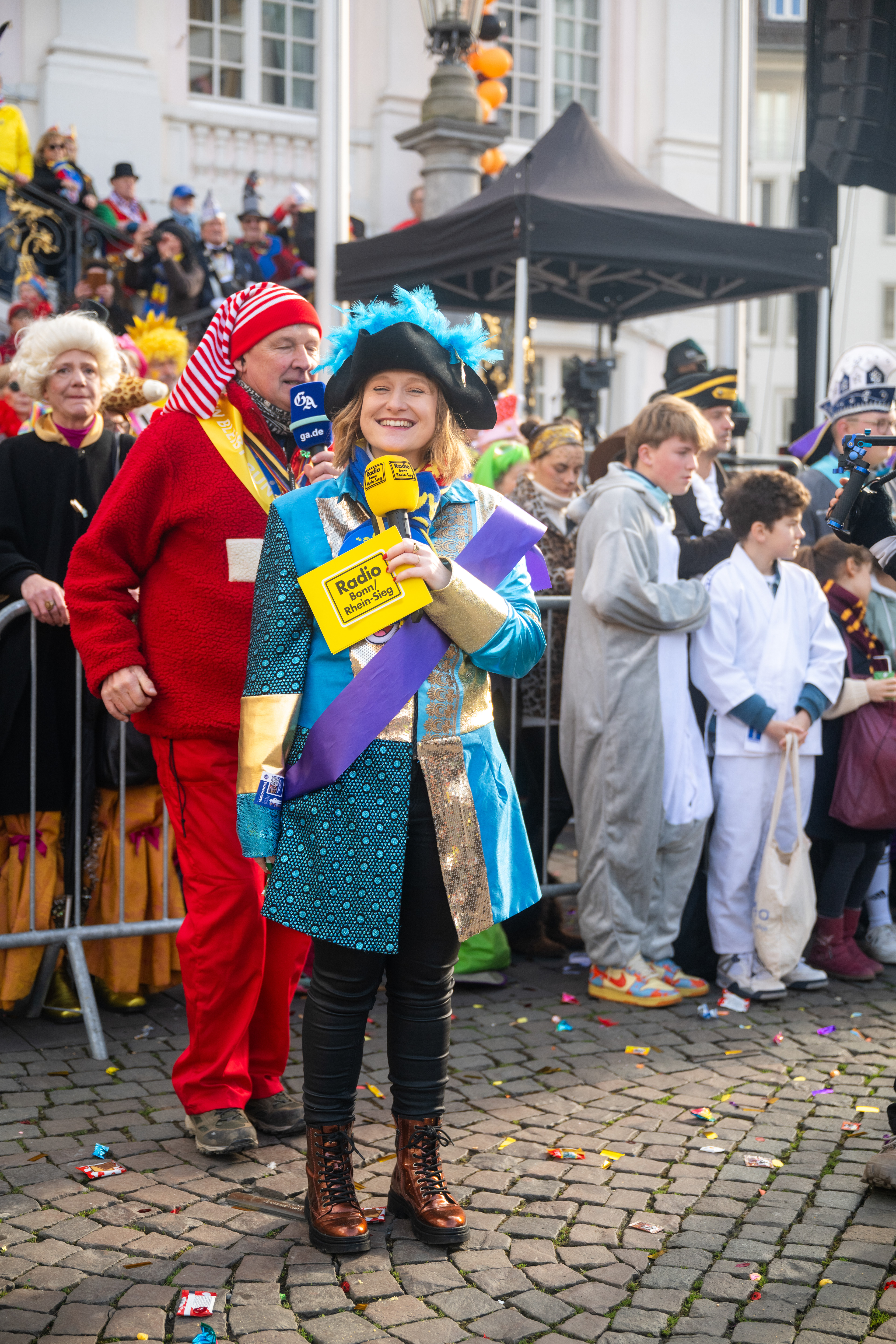 Jasmin Lenz / Moderation am Rathaus / Rosenmontagszug Bonn 2024