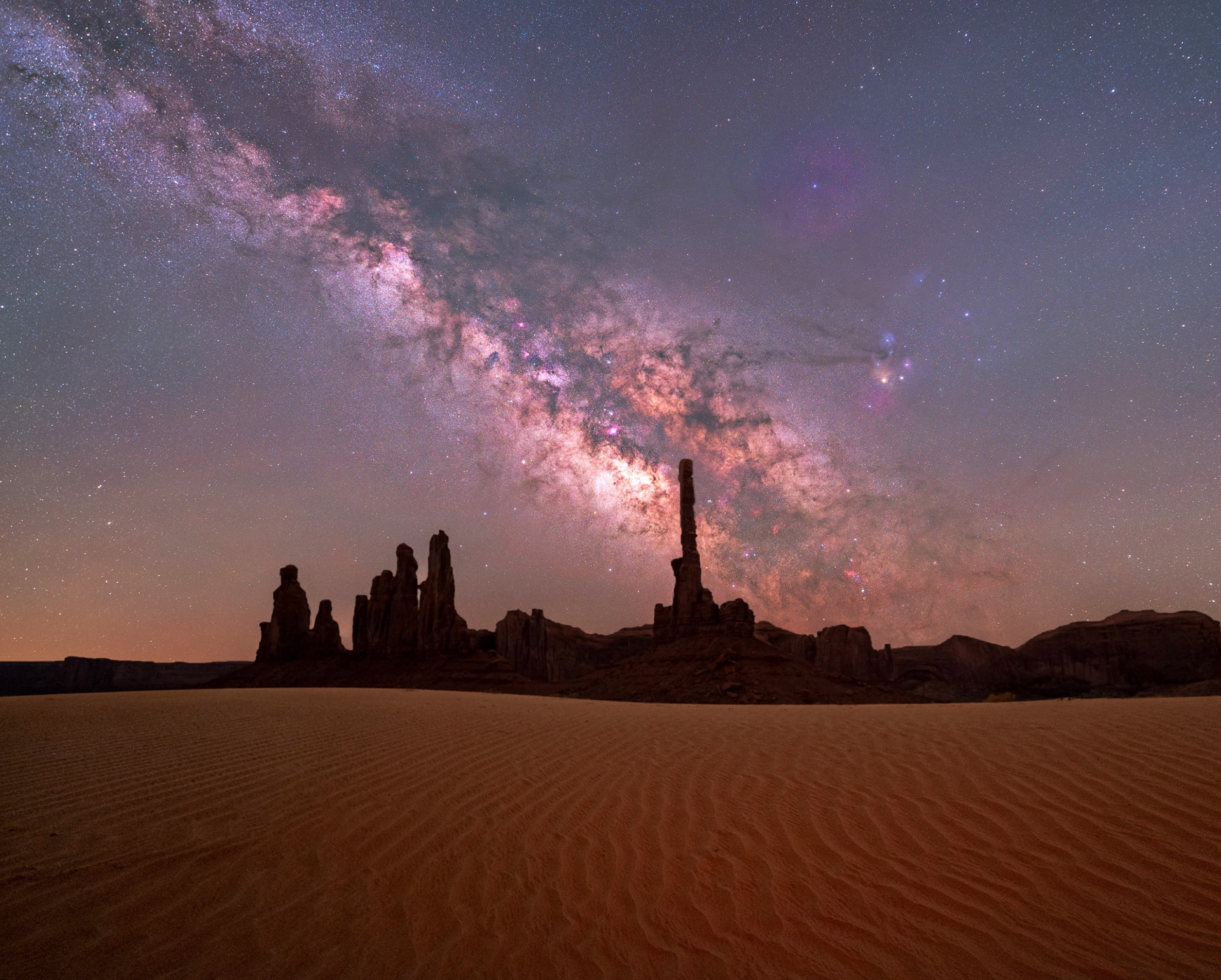 Dancing Milky Way Over the Totem Pole