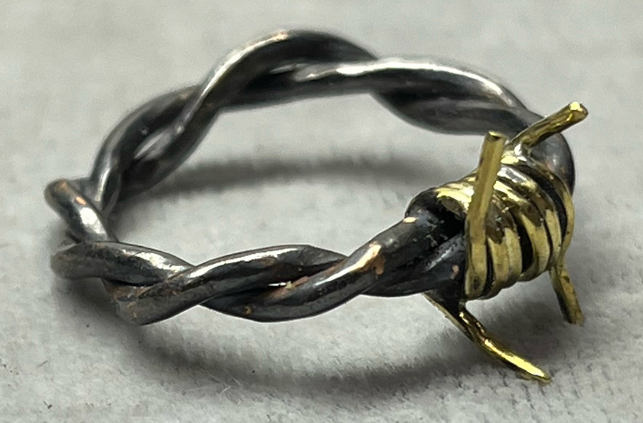 Barbwire Ring, Slade Perer