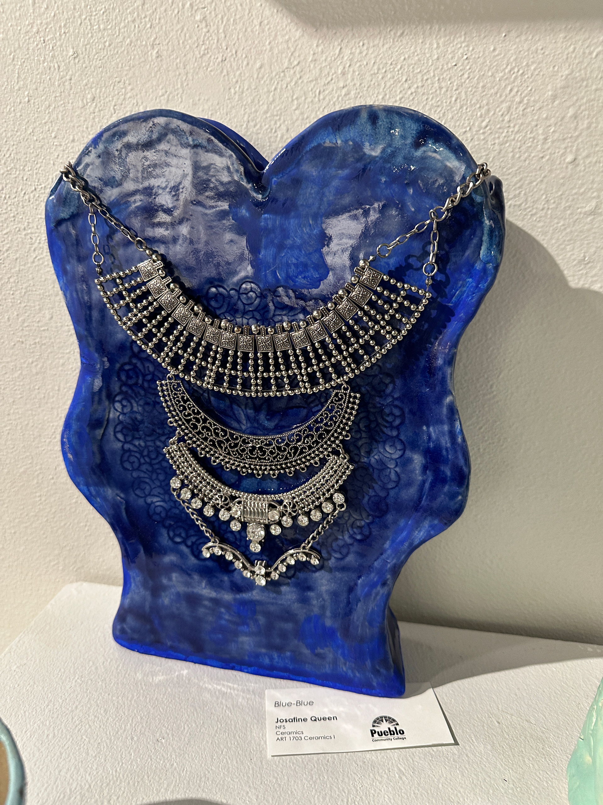 Blue Blue,  Josefine Queen