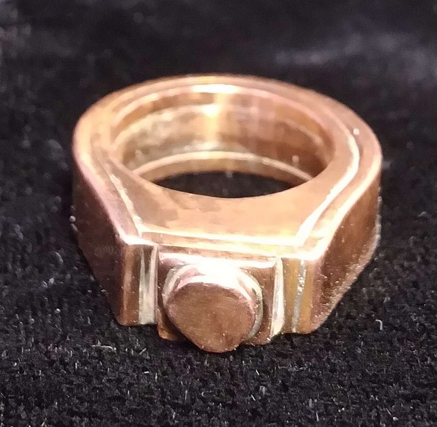 Podium Ring, Lucas Bays