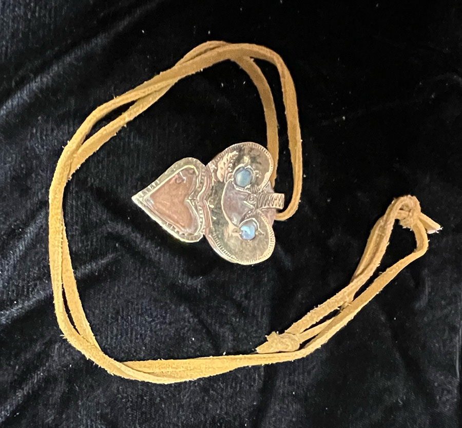 Hei-tiki, Slade Perer