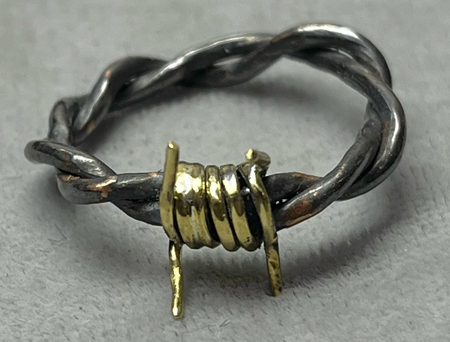 Barbwire Ring, Slade Perer