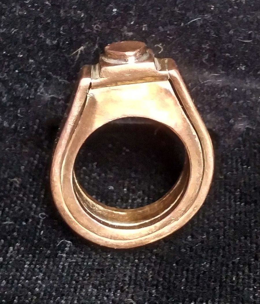 Podium Ring, Lucas Bays